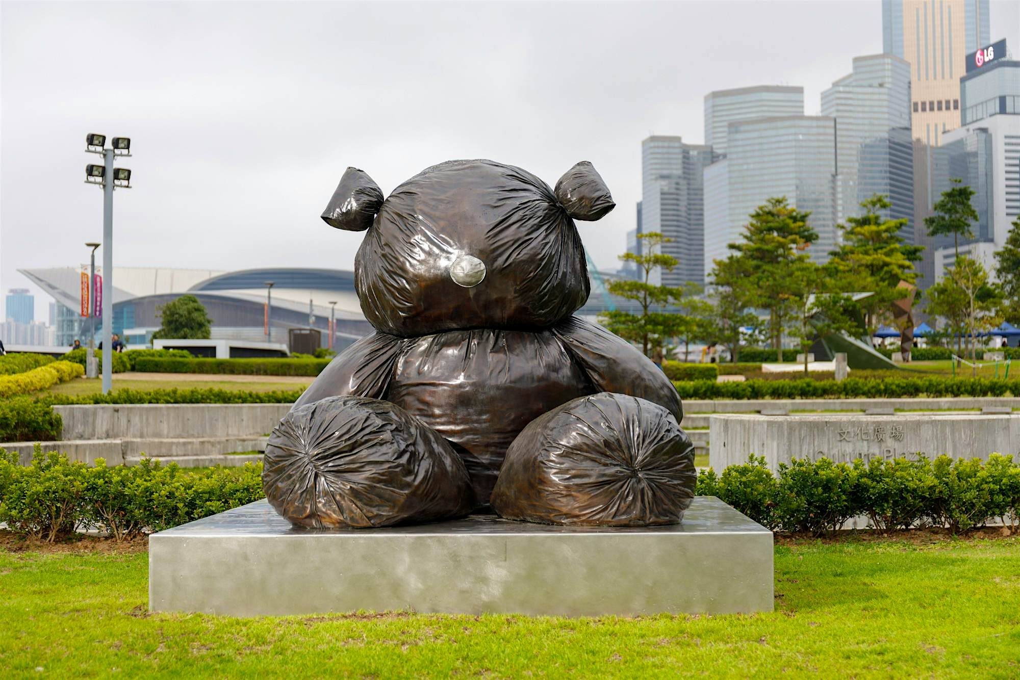 Travel News - Harbour Arts Sculpture Park 2018, Installation view of Bearlike Construction, 2012, GIMHONGSOK - Edited Travel News - Harbour Arts Sculpture Park 2018, Installation view of Bearlike Construction, 2012, GIMHONGSOK - Edited