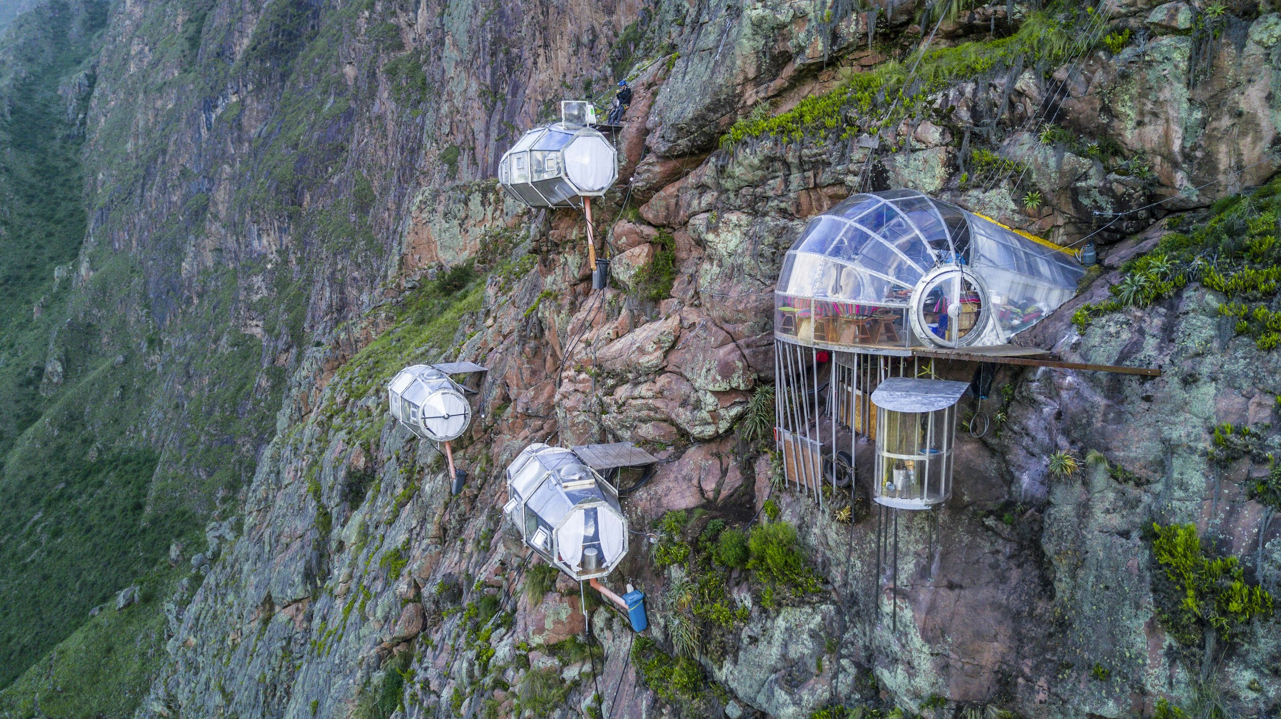 Each capsule has six windows and offers 300-degree views.