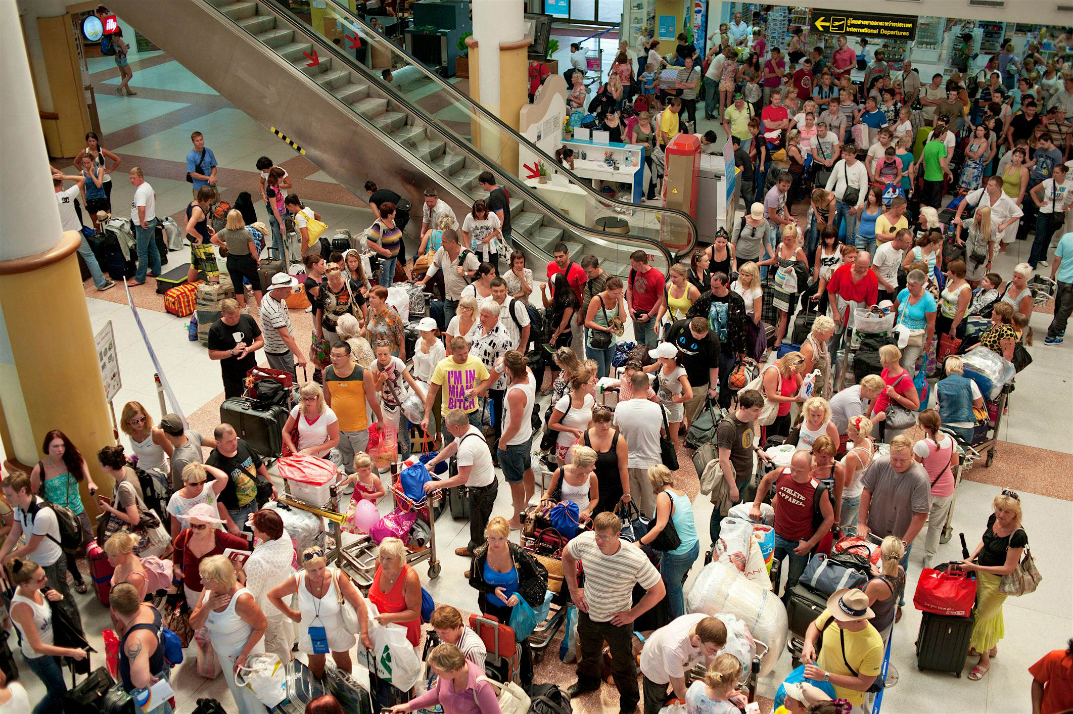 Travel News - busy airport Travel News - busy airport