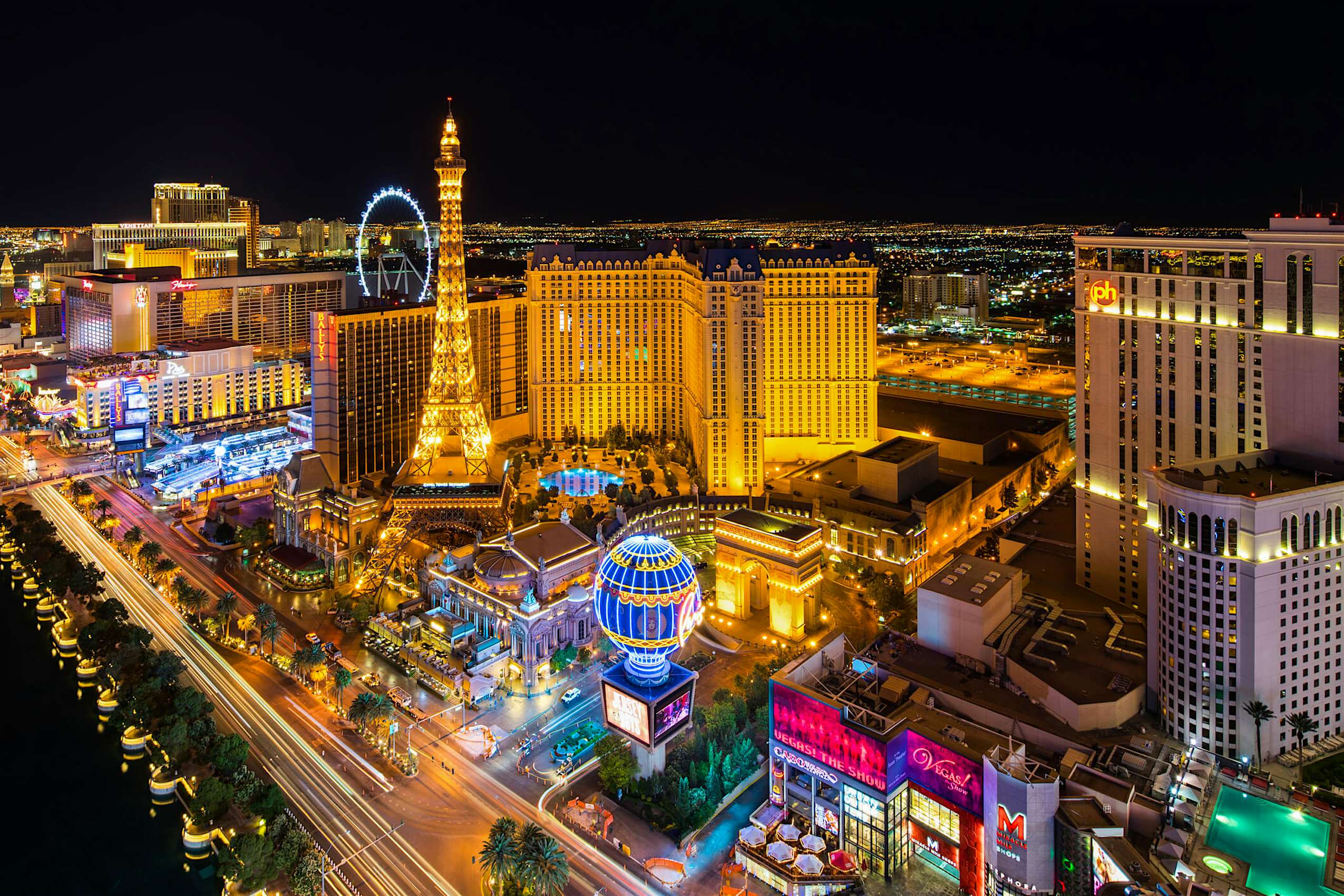 View of the Las Vegas Boulevard at night with lots of hotels and ...