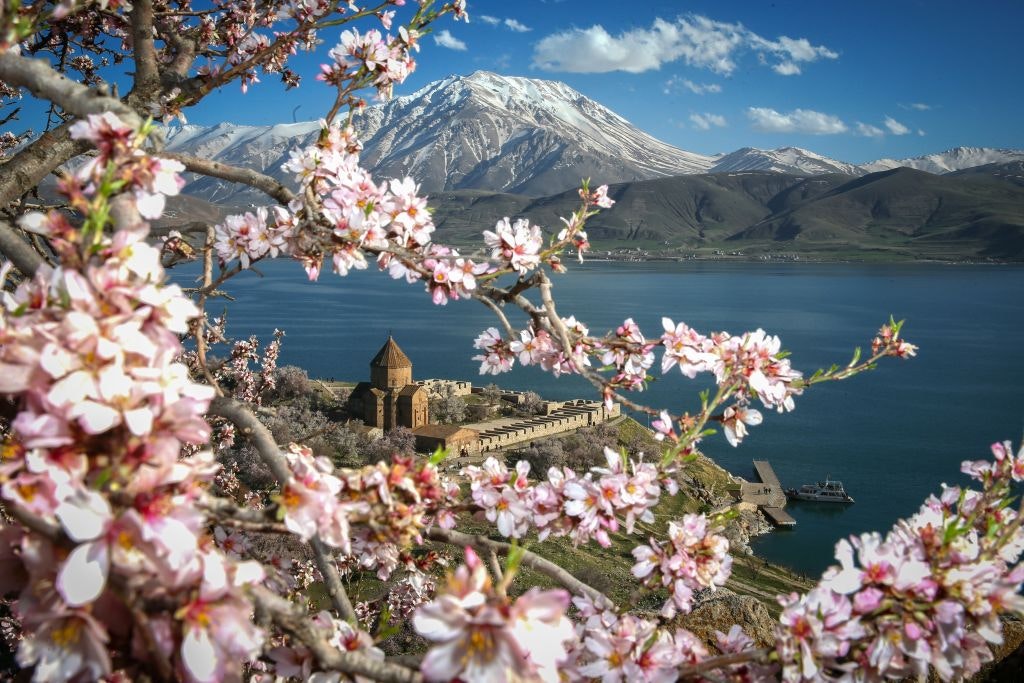 Travel News - Spring arrives at historical Akdamar Island