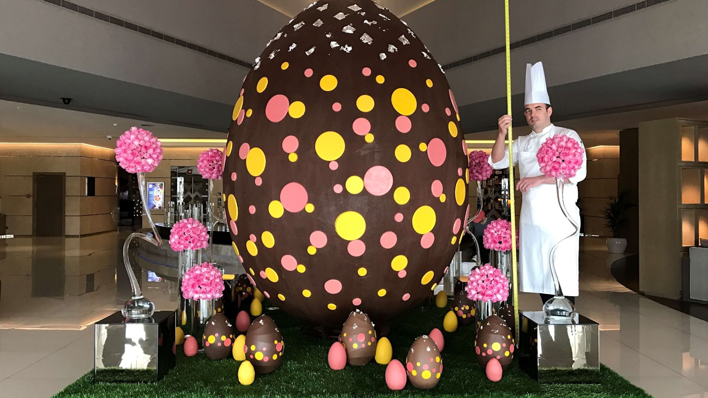 Giant Easter Egg - Fairmont Dubai (1)