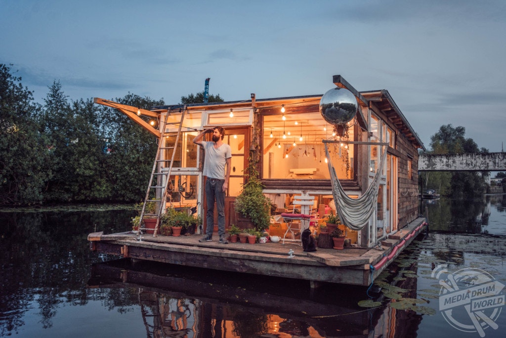 Travel News - Homemade Houseboat
