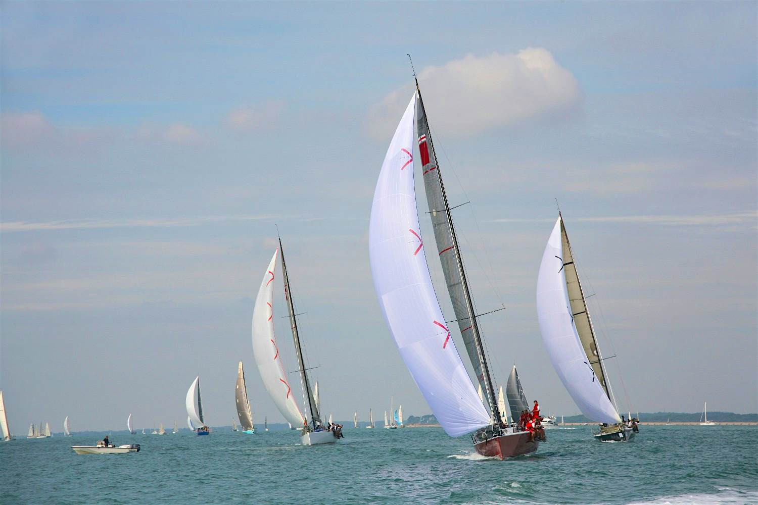 Travel News - Sailing races at Cowes with the red team out front Travel News - Sailing races at Cowes with the red team out front