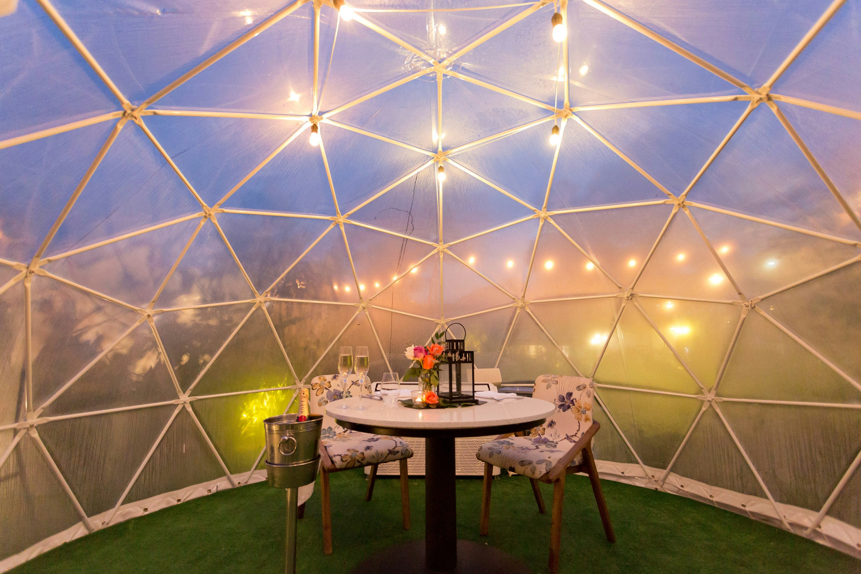 Travel News - The Summerhouse Garden Dome_for 2 Setting_Dusk_2