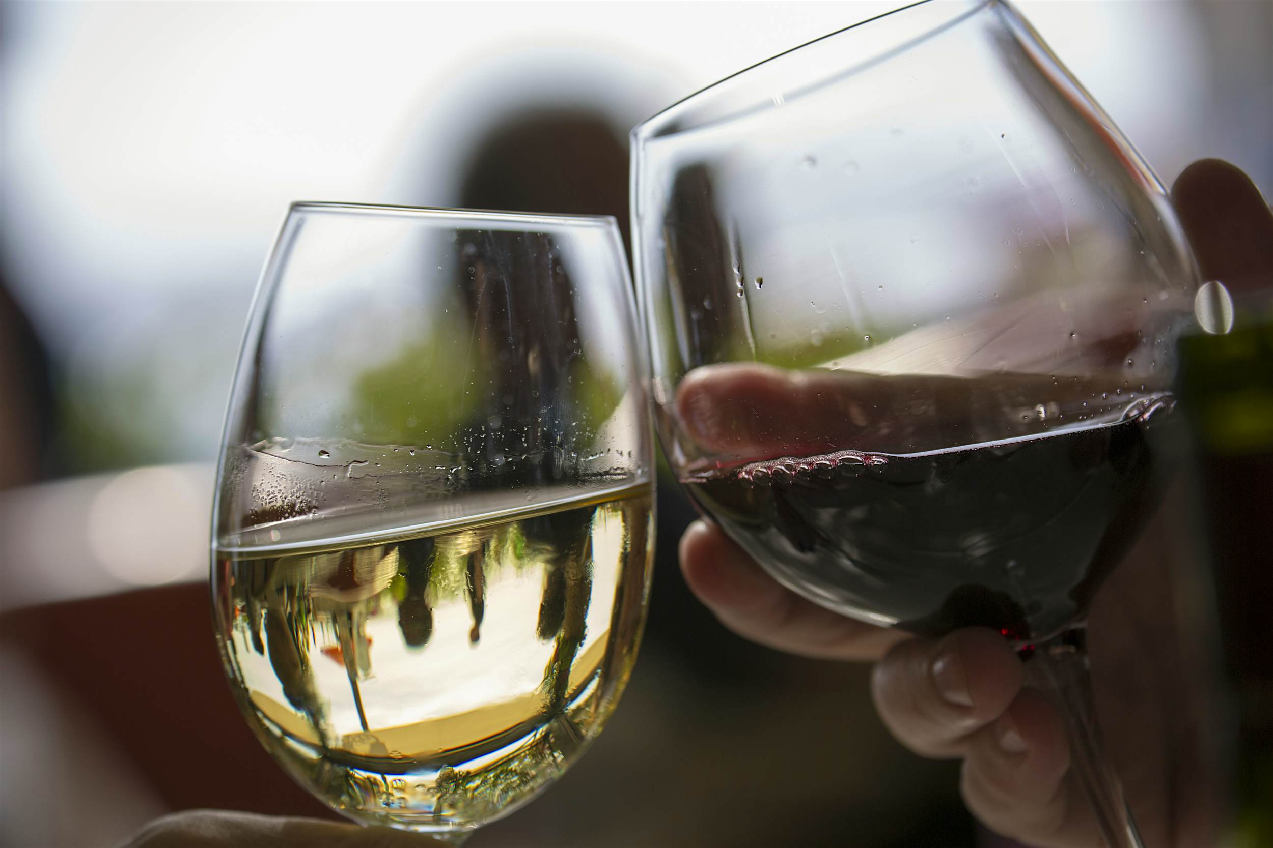 Travel News - red and white wine glass Red and white wine glasses