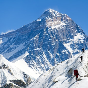 Travel News - shutterstockRF_618156158 - Edited