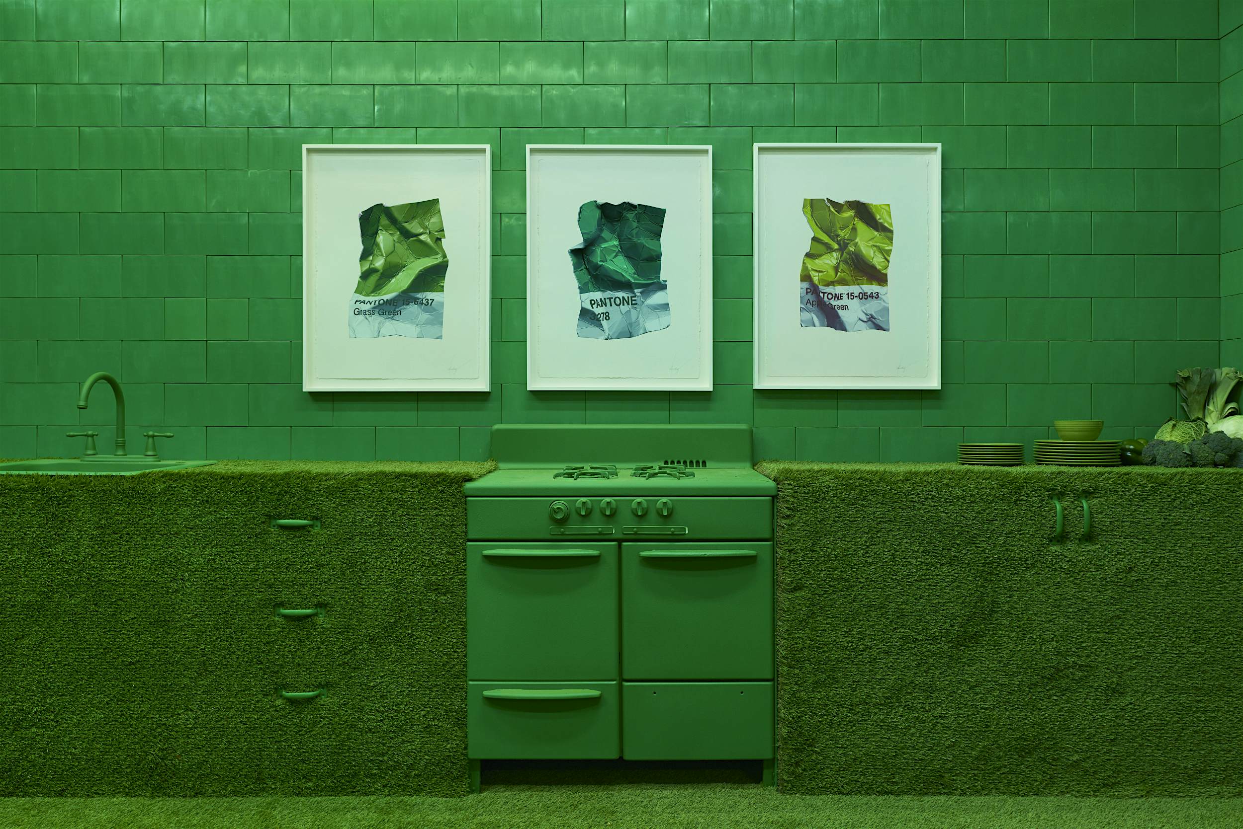 Travel News - Green room monochrome Travel News - Green room monochrome