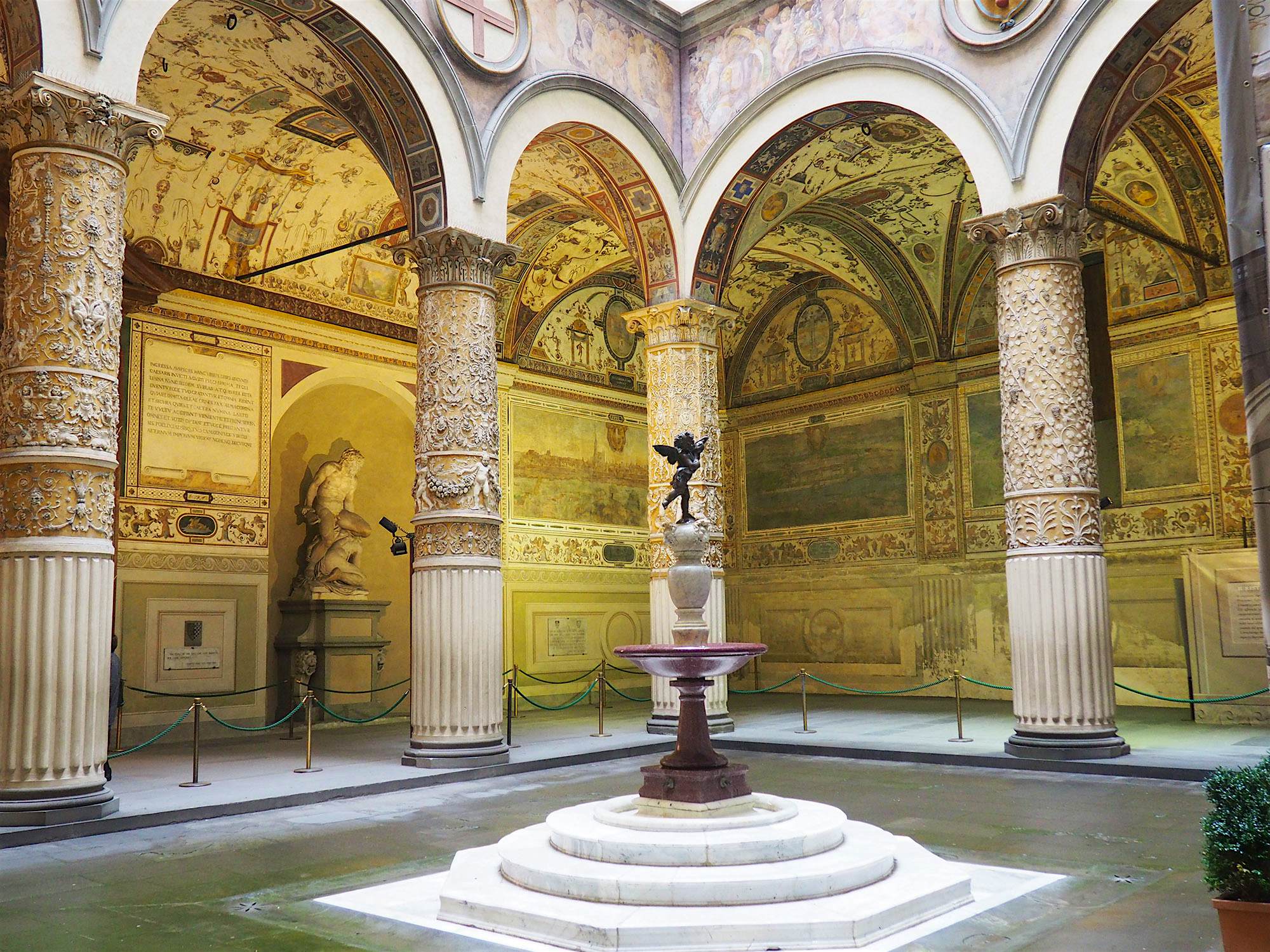 Travel News - OLYMPUS DIGITAL CAMERA Decorated interior of the Palazzo Vecchio in Florence