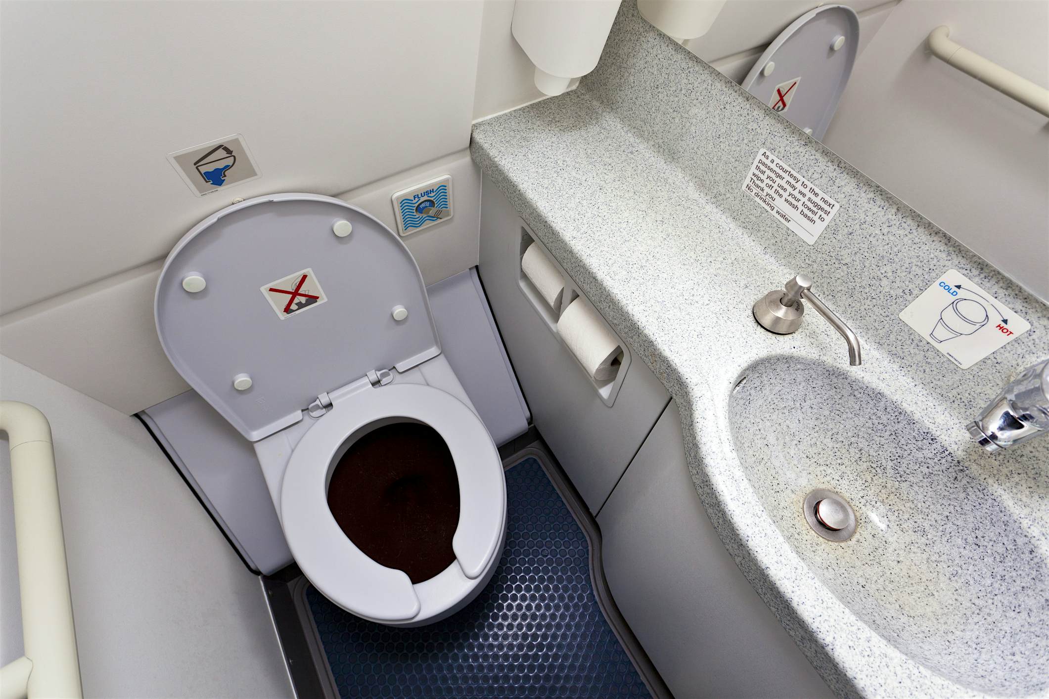 Travel News - Airplane lavatory/toilet Travel News - Airplane lavatory/toilet