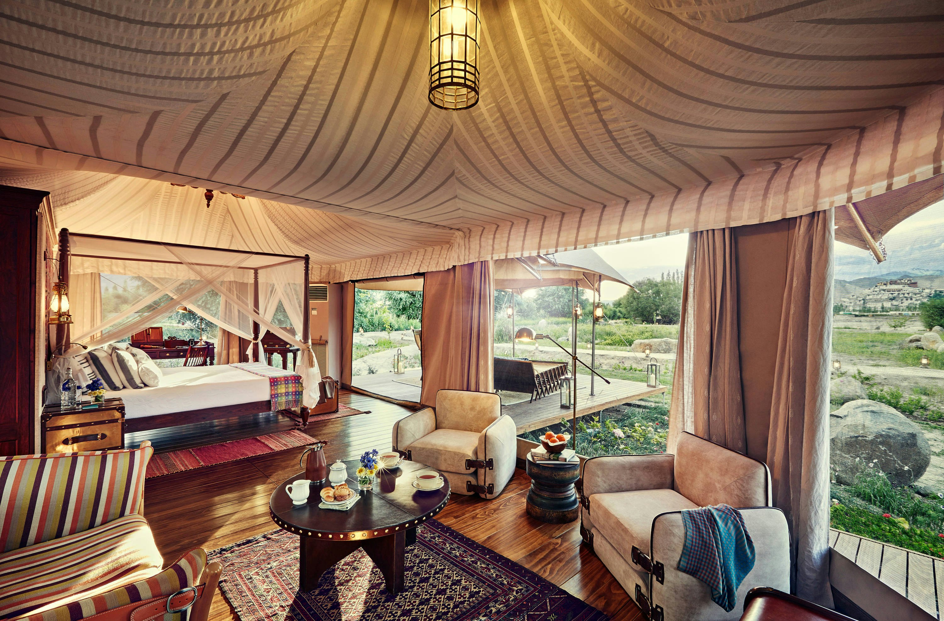 Travel News - gt-presidential-suite-tent-interior-01_highres