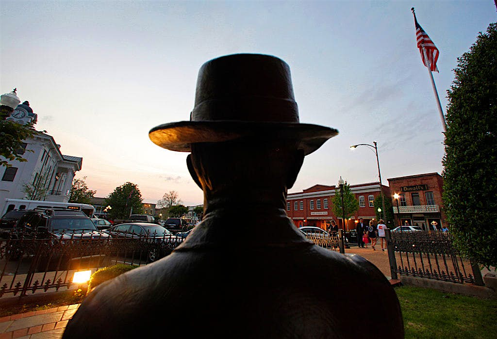 Travel News - OXFORD, MISSISSIPPIAPRIL 20, 2011Statue of William Faulkner in downtown Oxford. Travel News - OXFORD, MISSISSIPPIAPRIL 20, 2011Statue of William Faulkner in downtown Oxford.