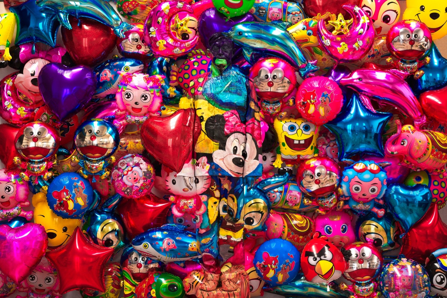 Travel News - Liu Bolin Hiding in the City Balloon Bel-Air Fine Arts (Beijing) 2012 (1)