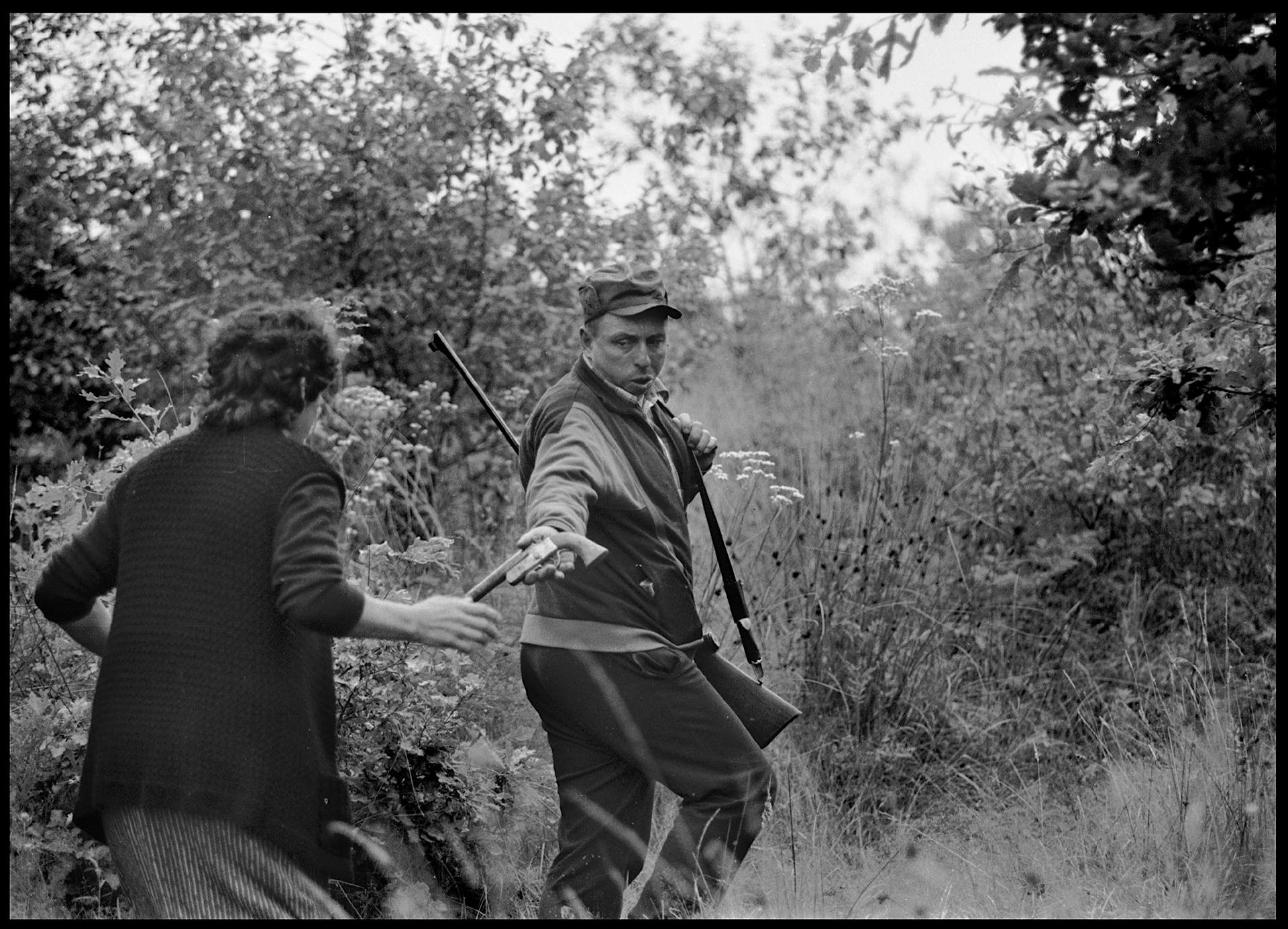 Travel News - Matko Biljak glina1991 A husband gives his wife a home-made gun to protect herself on the way to Serb-held Glina to take their belongings out of their home, 1991.