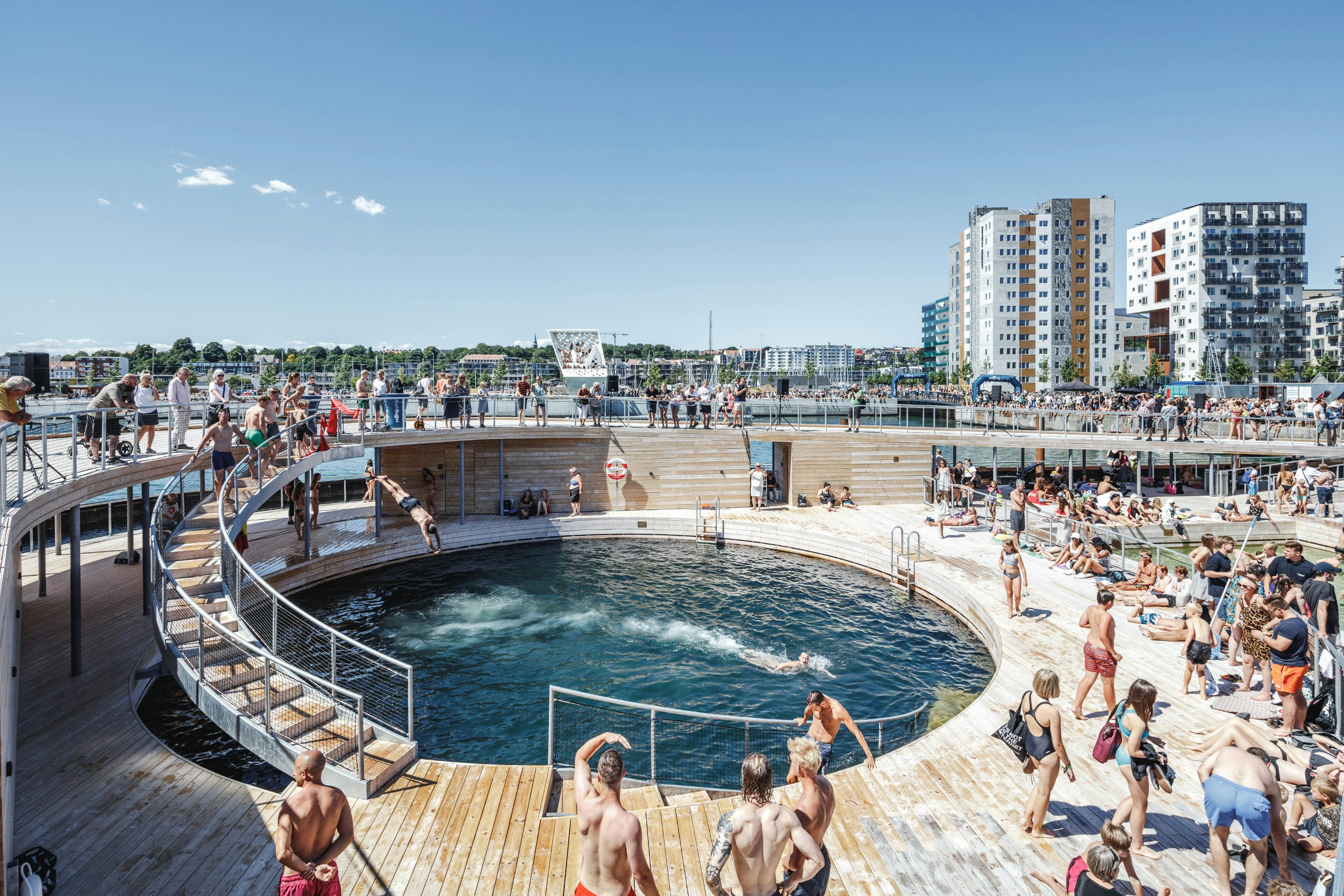 The baths include a circular diving pool.