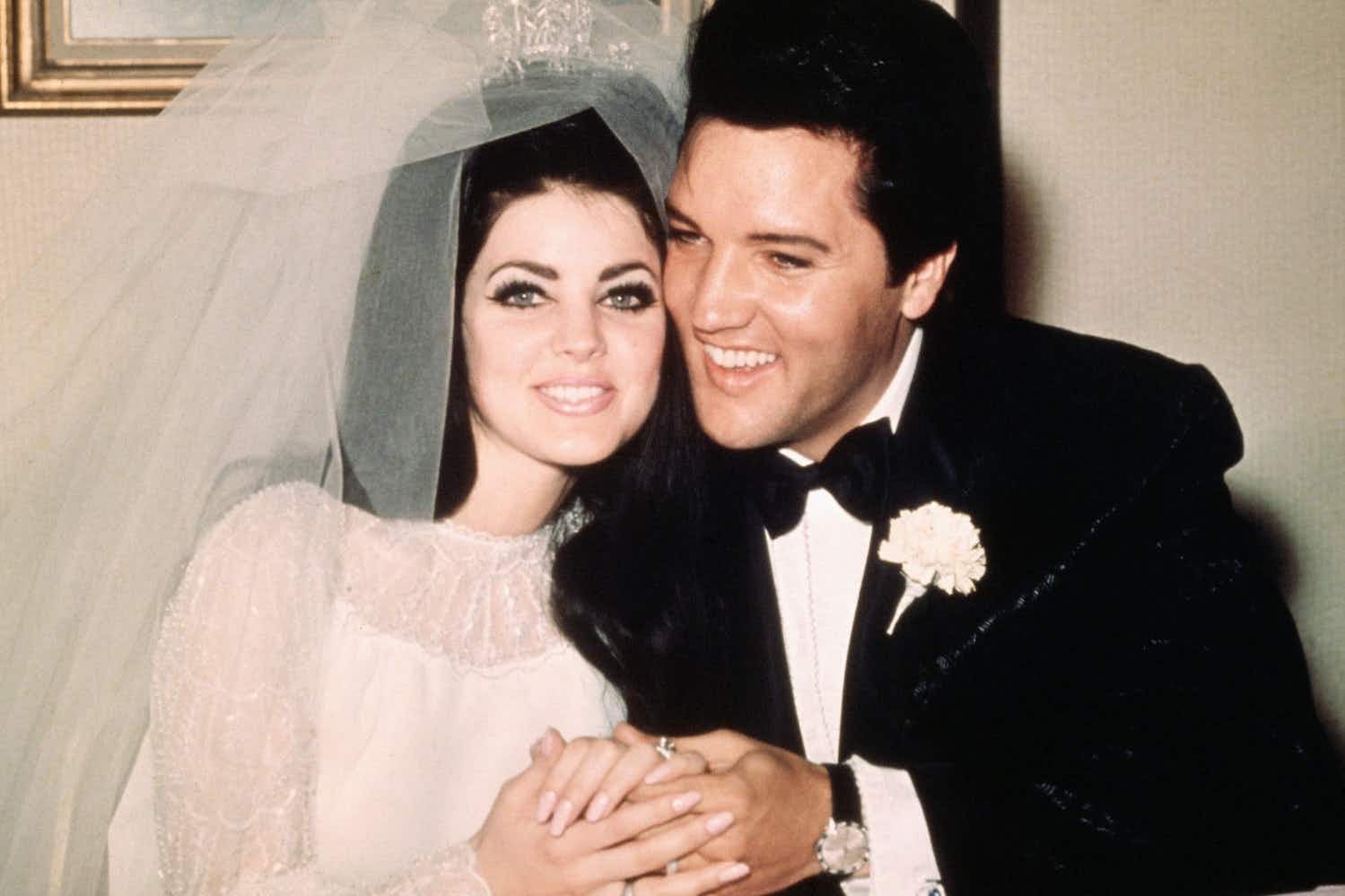 You can own Elvis and Priscilla Presley's mobile home, complete with gold sink and bath