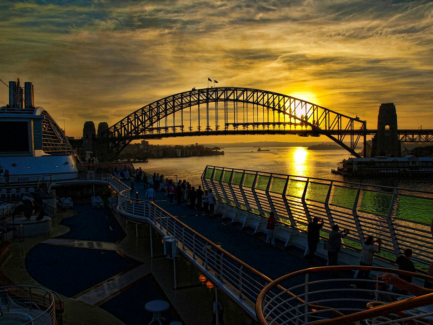 Travel News - Sydney harbour bridge at sunrise Travel News - Sydney harbour bridge at sunrise