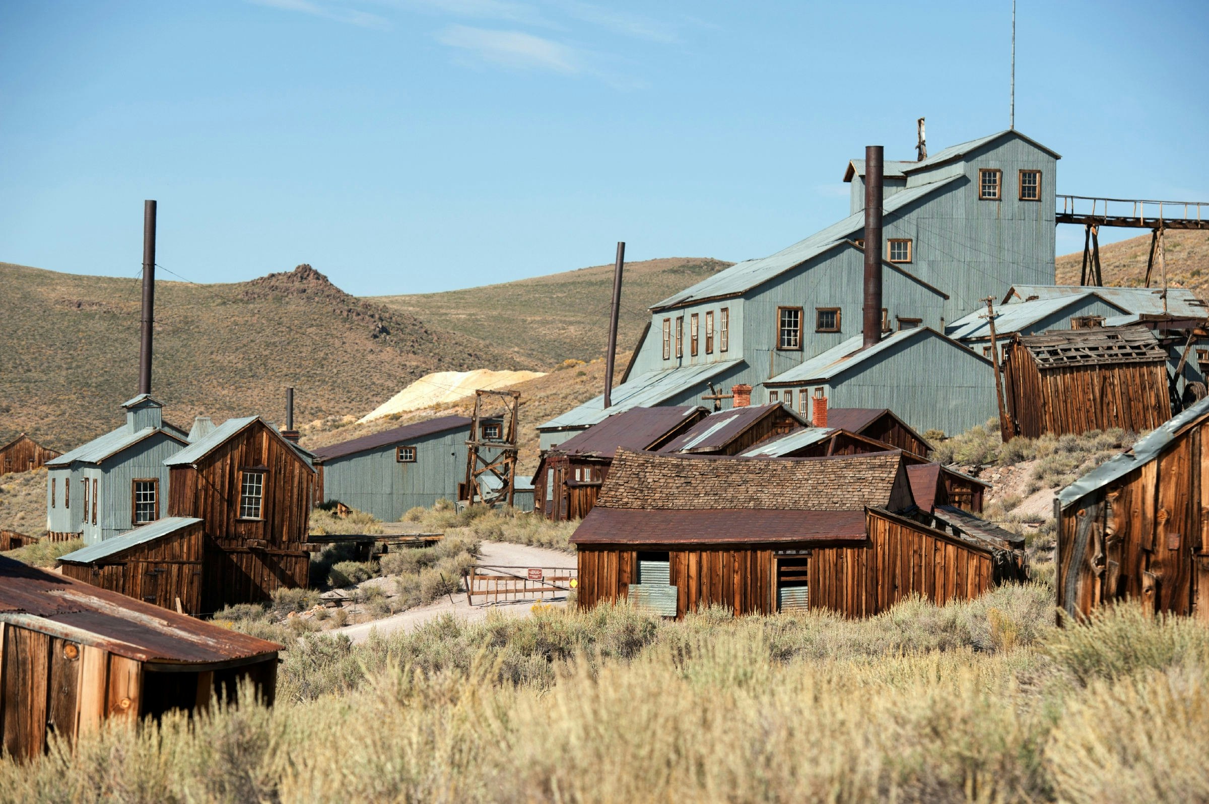 Travellers are flocking to these ghost towns and abandoned places