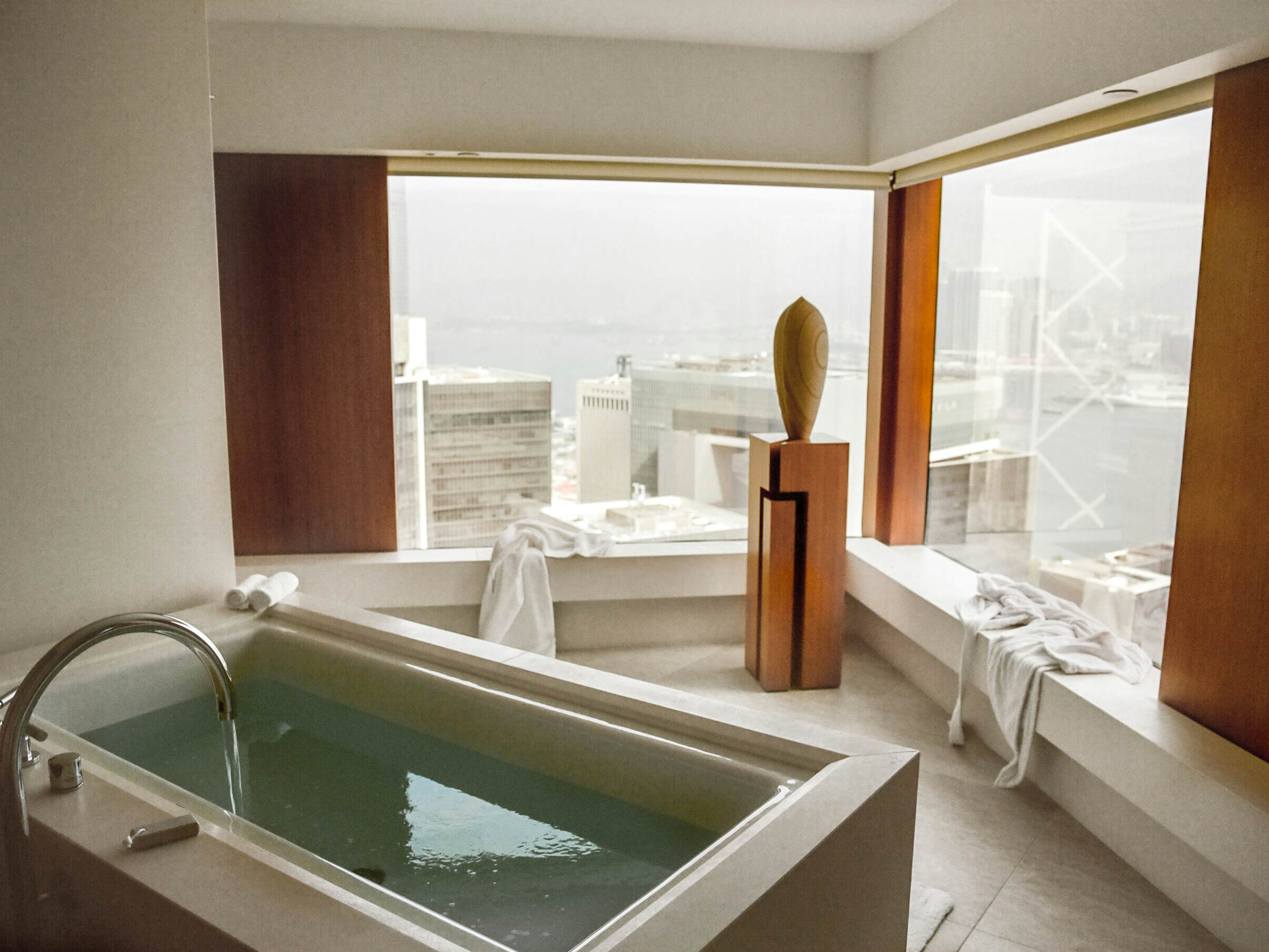 Hotel Rooms That Set The Mood For Romance Ranked In New