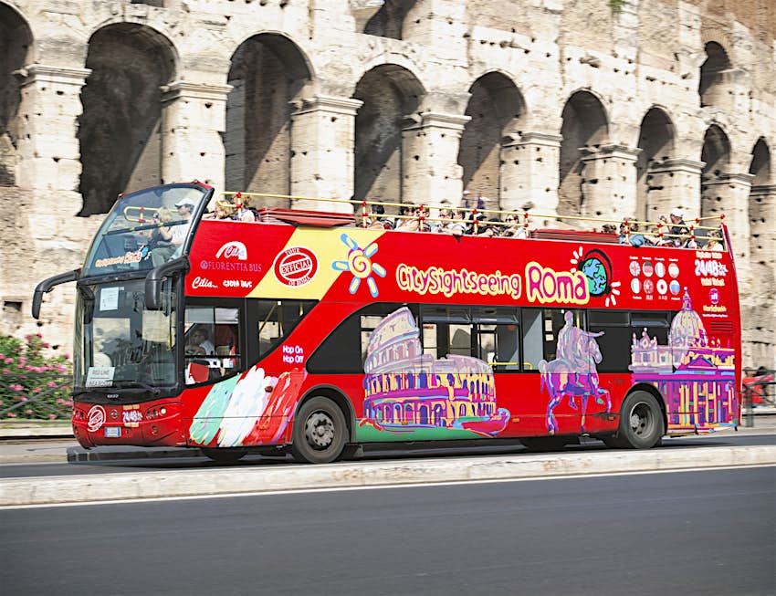 Travel News - Sightseeing Bus Passing The Colosseum in Rome Travel News - Sightseeing Bus Passing The Colosseum in Rome