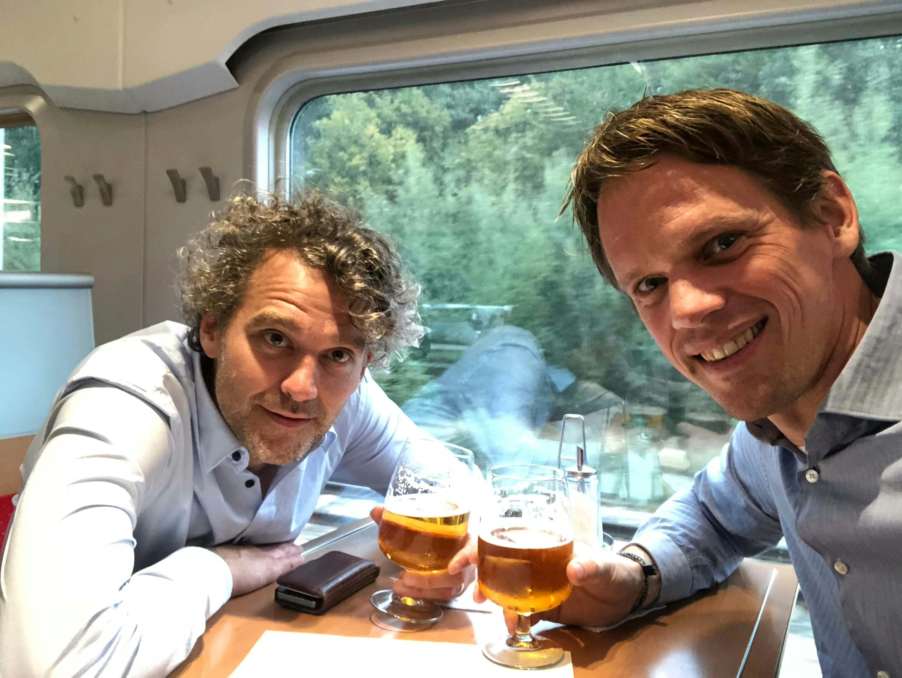 Travel News - Gilles de Sitter en Chris Engelsman - onderweg met de trein (1) (1)