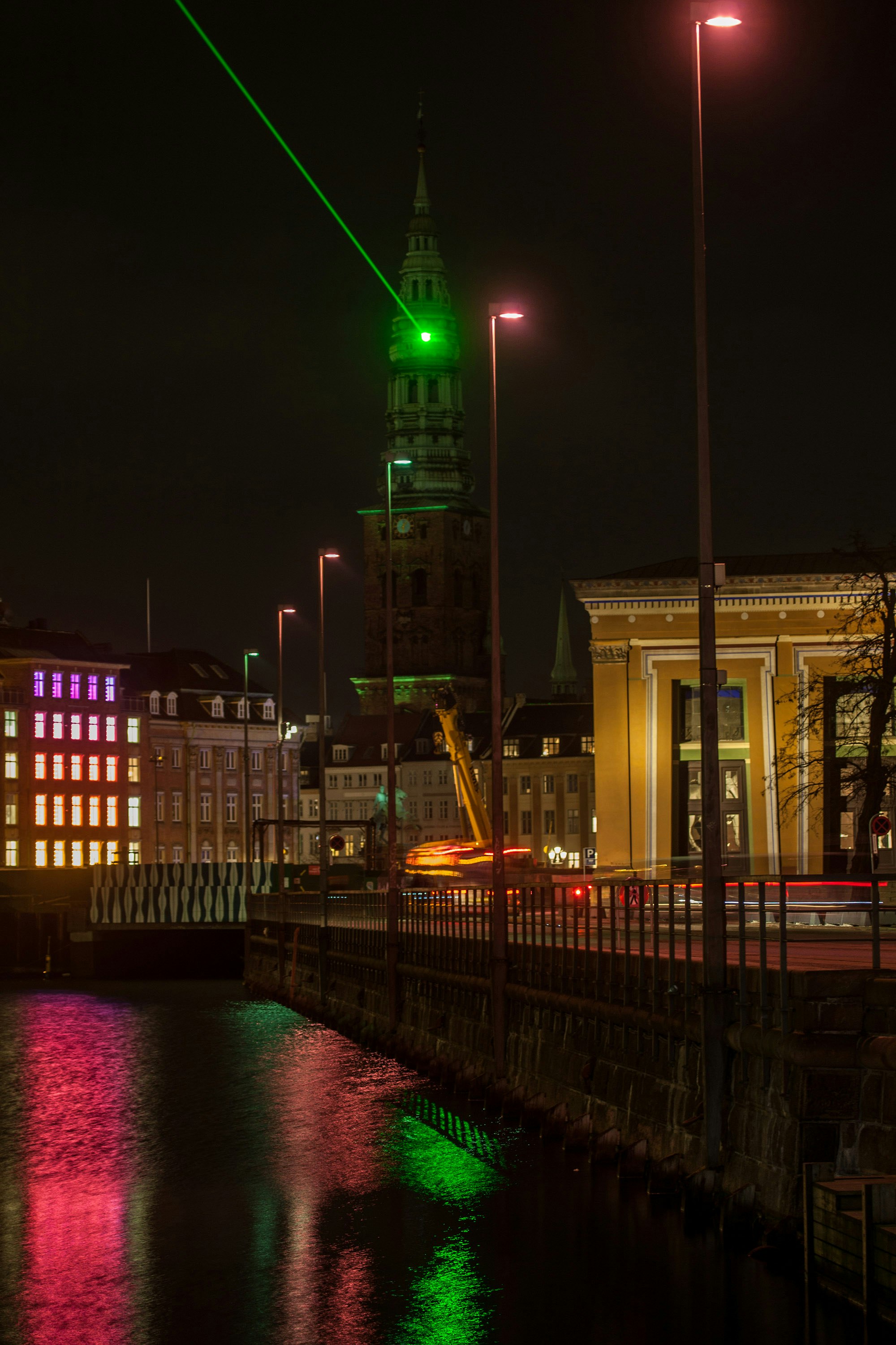 Travel News - Green Laser by Martin Ersted_ Foto by Mathias Peter Christian v Kongshaug Productions