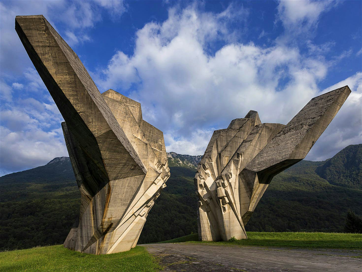 Travel news - 3-Yugoslav-Memorial-Tjentiste-Bosnia (1)