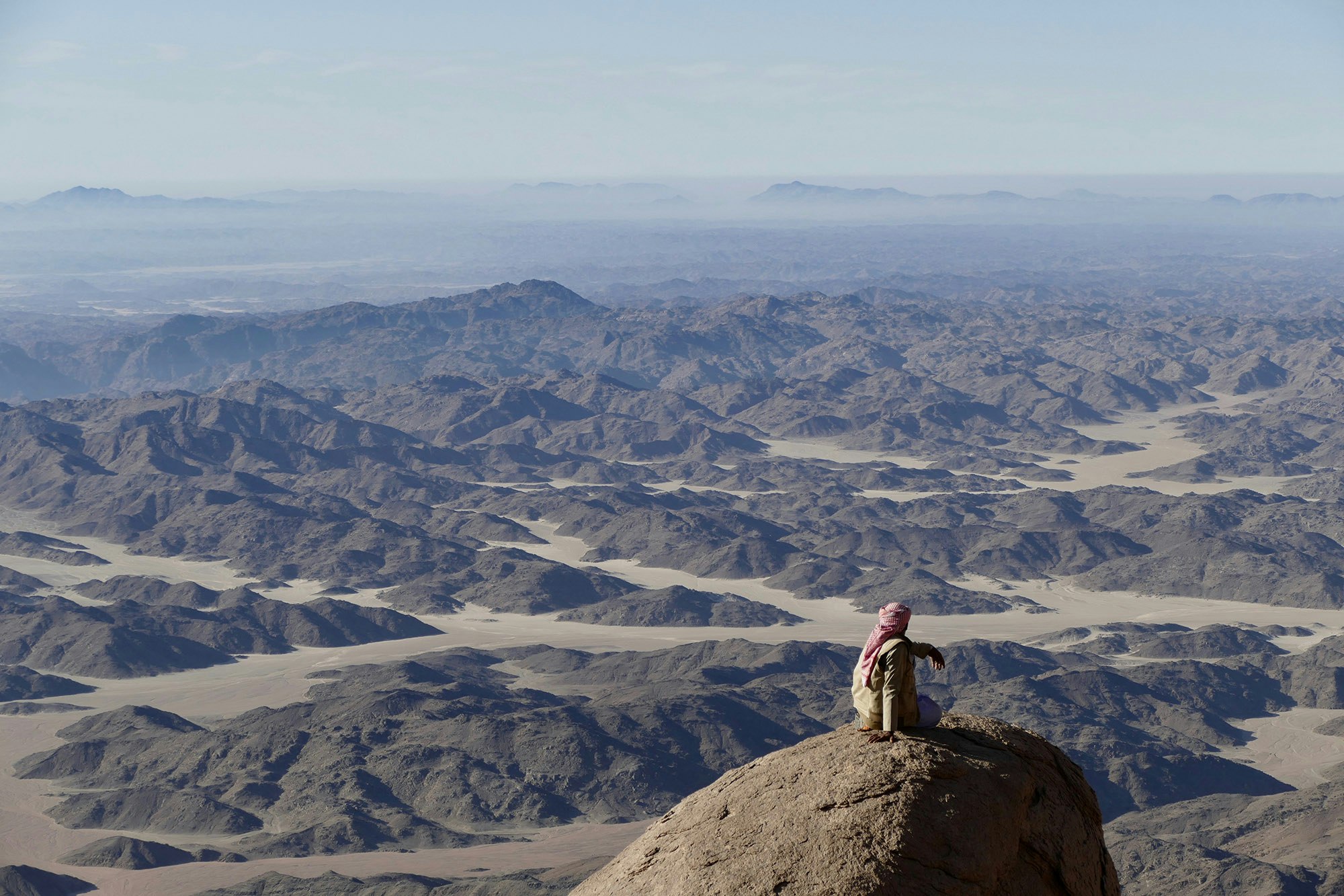 Travel News - Bedouin guide on Jebel Um Anab