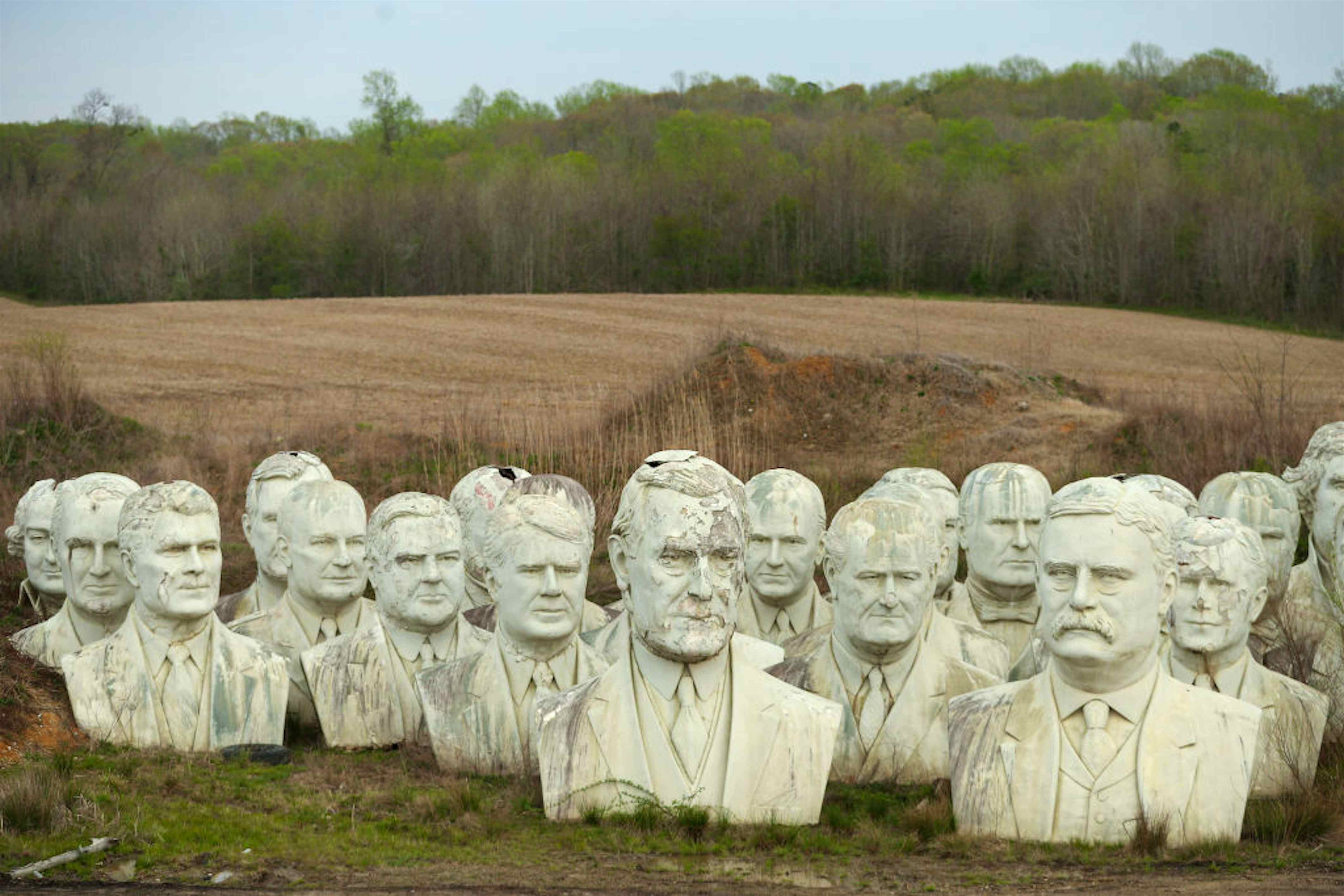 Take a night-time tour of Presidents Heads in Virginia