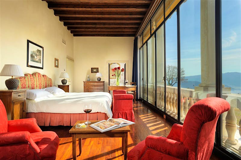 Travel News - Villa Michelangelo 3 A bedroom at Villa Michelangelo in Italy