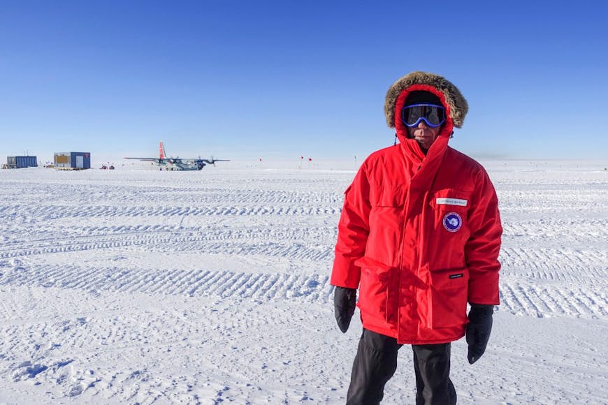 Anthony Bourdain arrives to snowy Antartica