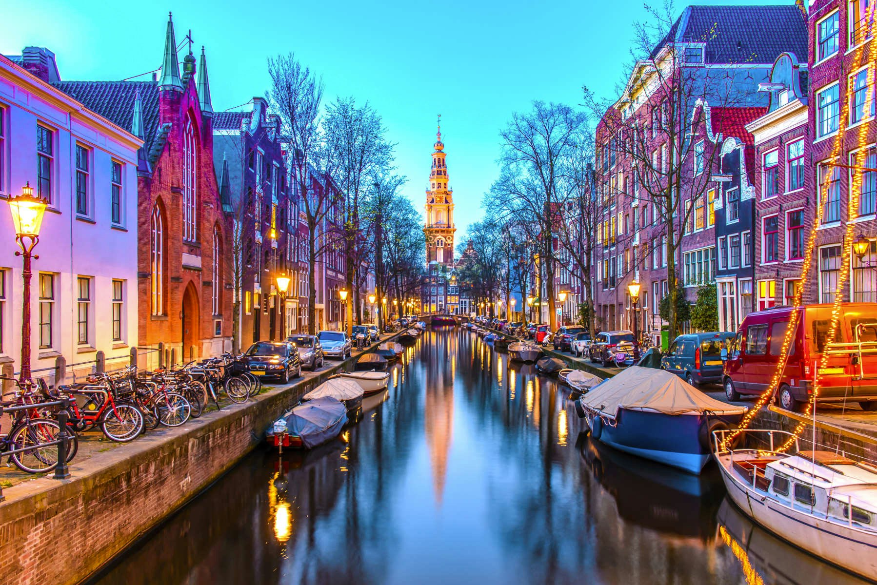 A view of a canal in Amsterdam by night.