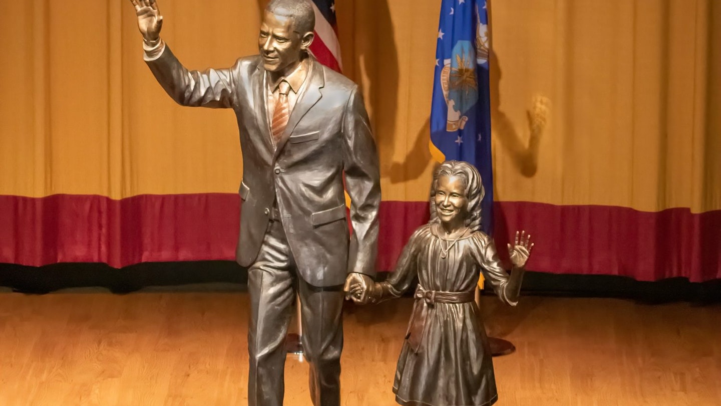 A bronze statue of former US president, Barack Obama, and his daughter Sasha.