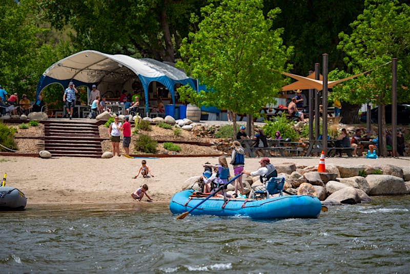 Travel News - River-Runners-Catherine-Eichel-Photography-00007 Rafters pulling up to the beach
